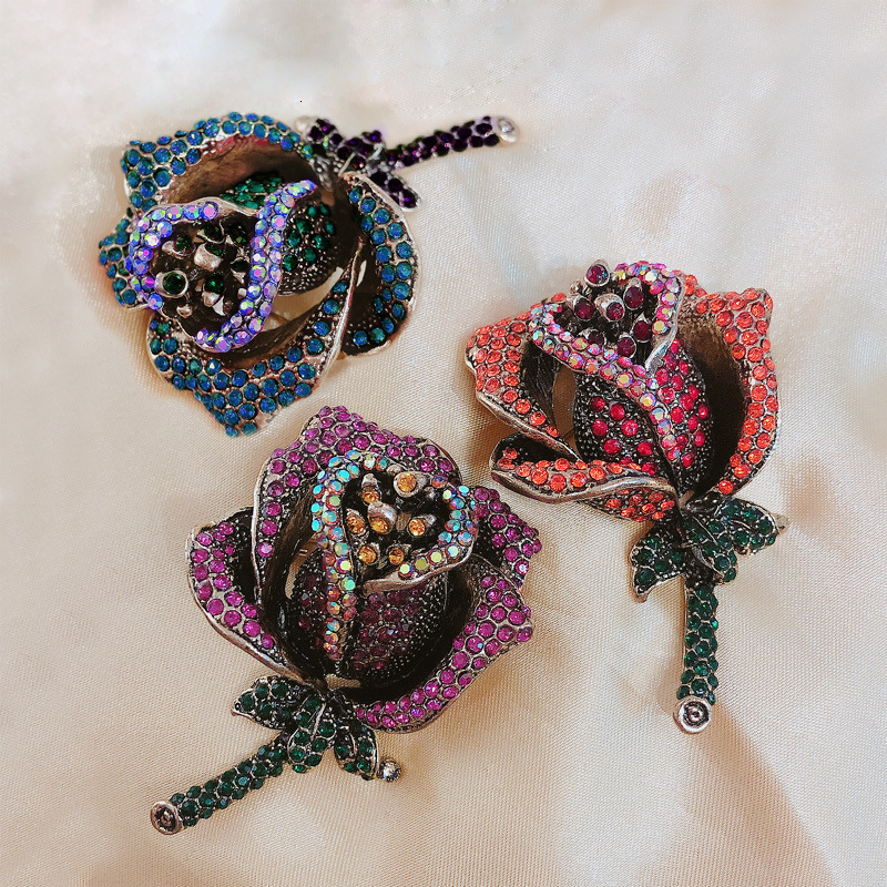 Ins Alloy Diamond-set Rose Brooch Floral Women Exaggerated Popular Brunette Suit Pin Accessories