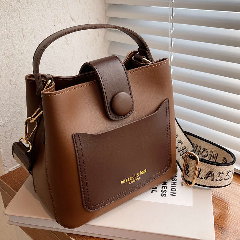 Trendy Bags This Year 2025 New Fashion Spring Handbag Shoulder Crossbody Versatile Bucket Bag for Women