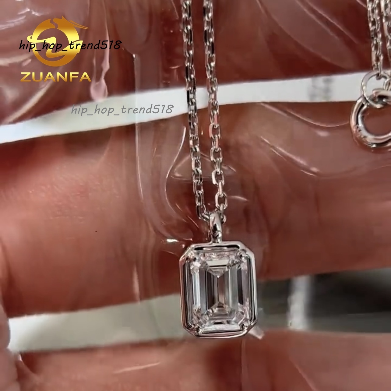 Luxury Design 18K White Gold Emerald Cut VVS1 DEF Lab Grown Diamond Pendant With Chain For Women