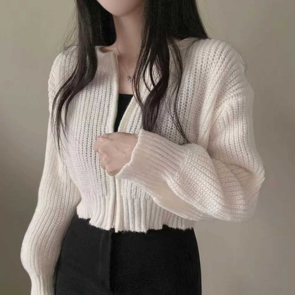 Short Sweater Zipper Oneck Knitted Cardigan Coat Casual Basic Solid Black Women Clothes Winter Allmatch Thick 2024 Lady Trend Z250905