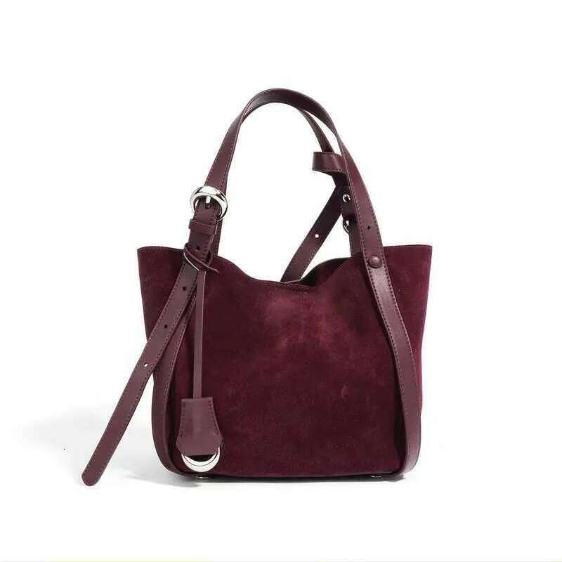 Designer Vintage Large Capacity Womens New Versatile Messenger Fashionable One Shoulder Commuting Bag Y241118