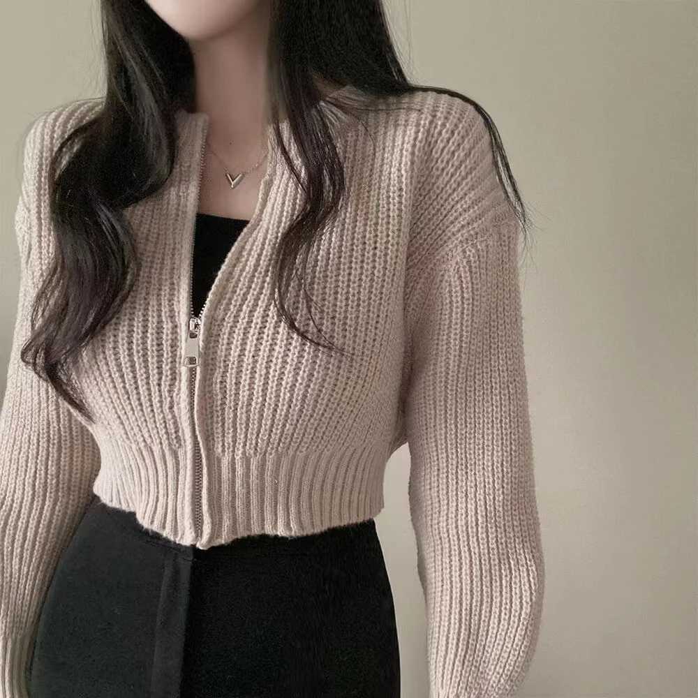 Short Sweater Zipper Oneck Knitted Cardigan Coat Casual Basic Solid Black Women Clothes Winter Allmatch Thick 2024 Lady Trend Z250905
