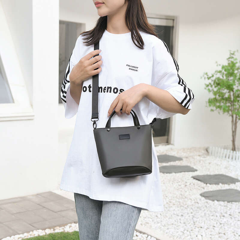 New Crossbody Fashionable Elegant Handbag Bucket Lightweight Small Women's Bag Simple Casual