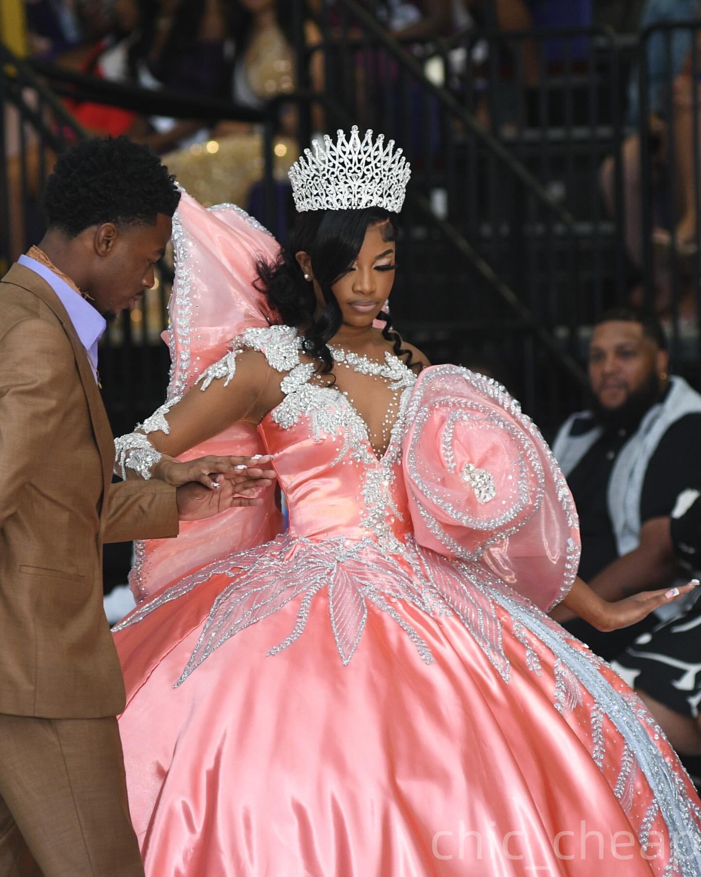 Princess Pink Quinceanera Dresses Sheer Neck Beaded Crystals Flowers Satin Ball Gown Elegant Lace Birthday Party Dress 16 Years Prom Gowns