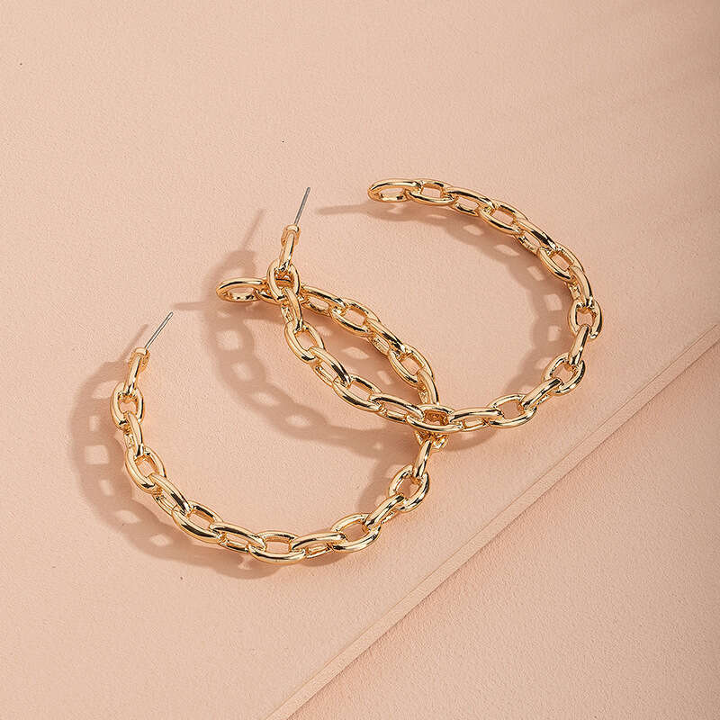 Wholesale of European and American geometric circle chain stud earrings for women's exaggerated fashion trendsetter street style twist earrings