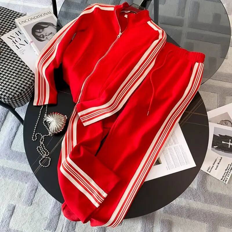 2025 New Casual Sports Set Women's Spring and Autumn Korean Edition Fashion Fashion Fashion White Top Wide Leg Pants Designer Two design Piece Se