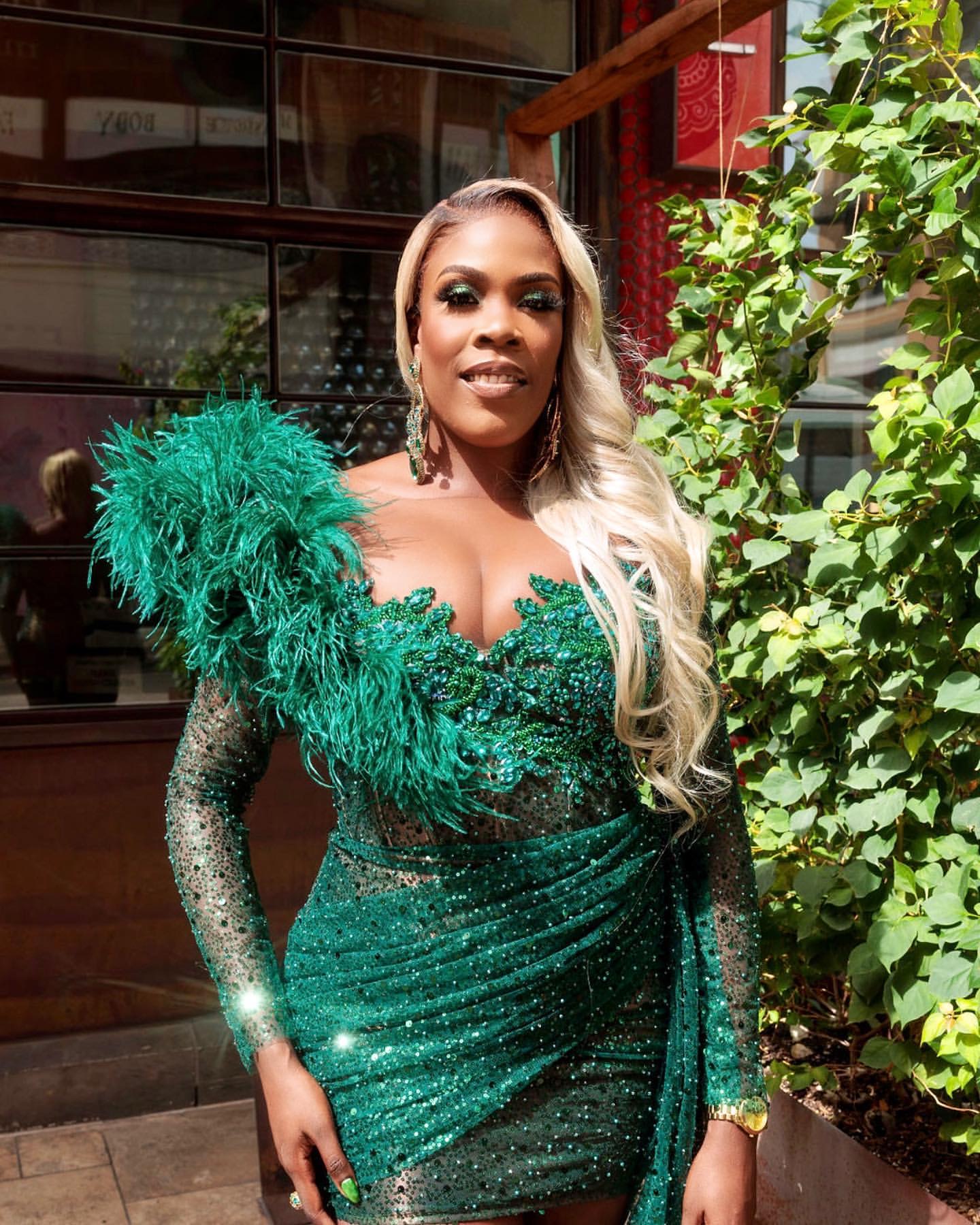 Chic Dark Green Sheath Homecoming Dress Feather Crystals Beaded Sequined Mini Graduation Cocktail Birthday Dresses For Special Occasions Sweetheart Go