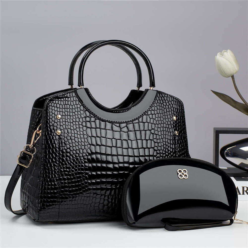 Fashion Crocodile Pattern Large Capacity Handbag 2023 New Trend Mother-Daughter Women's Crossbody Textured Middle-Aged Shoulder Bag