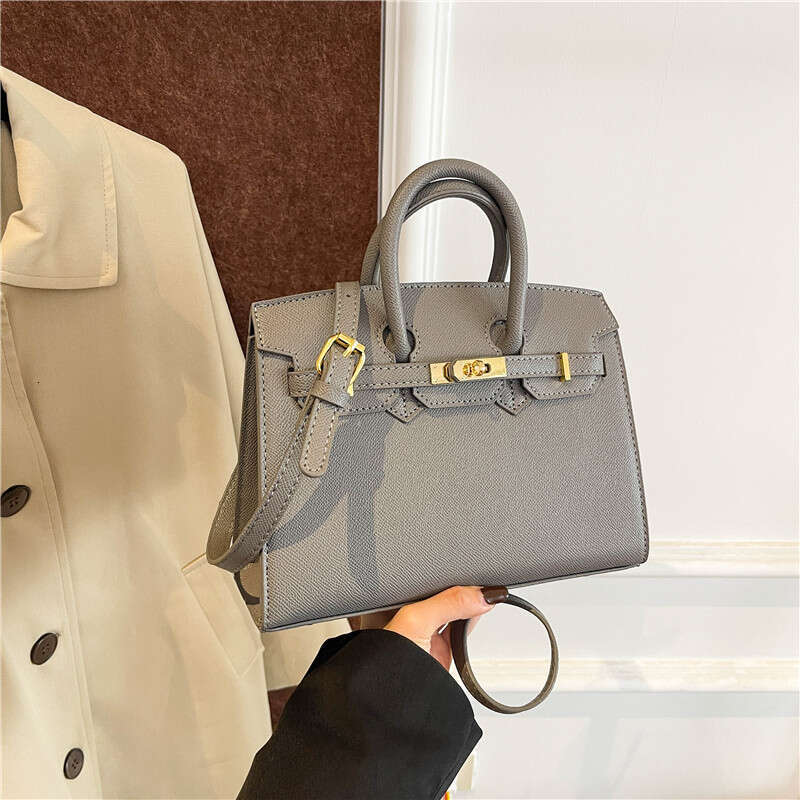 2025 Autumn New Handheld Crossbody High-End Fashion Simple Versatile Lock Buckle Stylish Women's Bag
