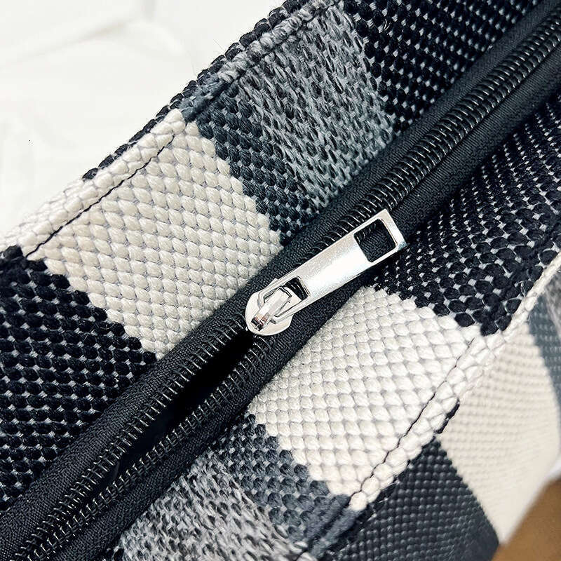 Striped Large Capacity Women's 2024 New Fashion Commuting Casual Stylish Handheld Tote Shoulder Crossbody Bag