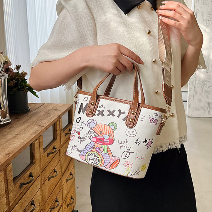 Cute Cartoon Graffiti Teddy Bear Women s Handbag New Retro Women s Shoulder Bag Autumn New Designer Bag Crossbody Bag