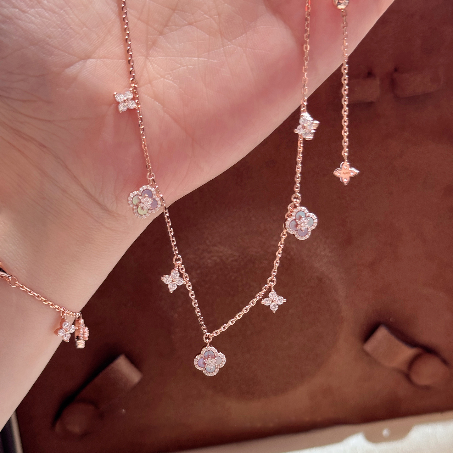 Zircon Mother-of-Pearl Four-Leaf Flower Light Elegant Versatile Bracelet Niche Fashion High-End Feel Women's Jewelry - view 7