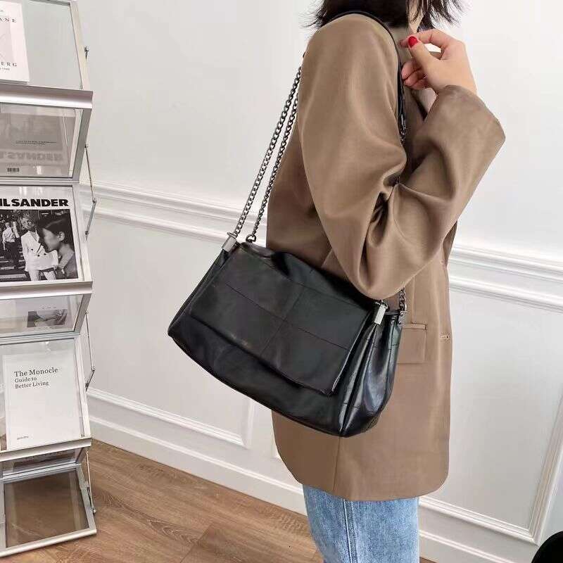 Z Brand Women's Fashion Versatile Large Capacity Commuter Chain Wandering Black Rock Style Flap Bag Trendy Single Shoulder Chic