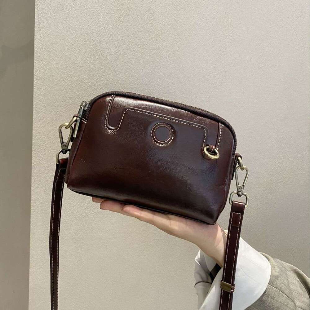 Top Layer Cowhide Women's Shoulder Student Crossbody Bag Fashion Commuting High-end Shell Stylish Unique Versatile Genuine Leather