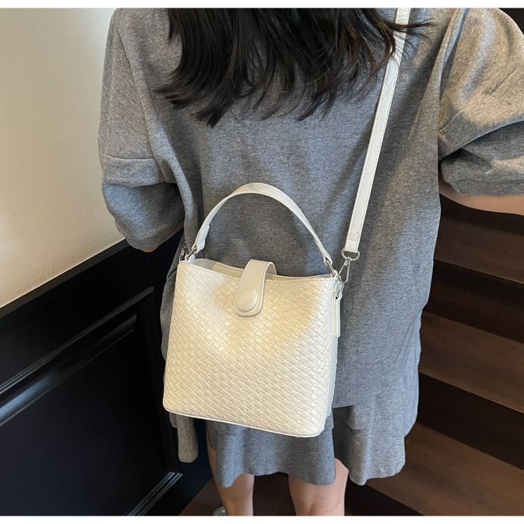 Checkered Bucket Bag Handbag New Casual Commuting Women s Shoulder Bag Autumn New Designer Bag Fashion Women s Crossbody Bag