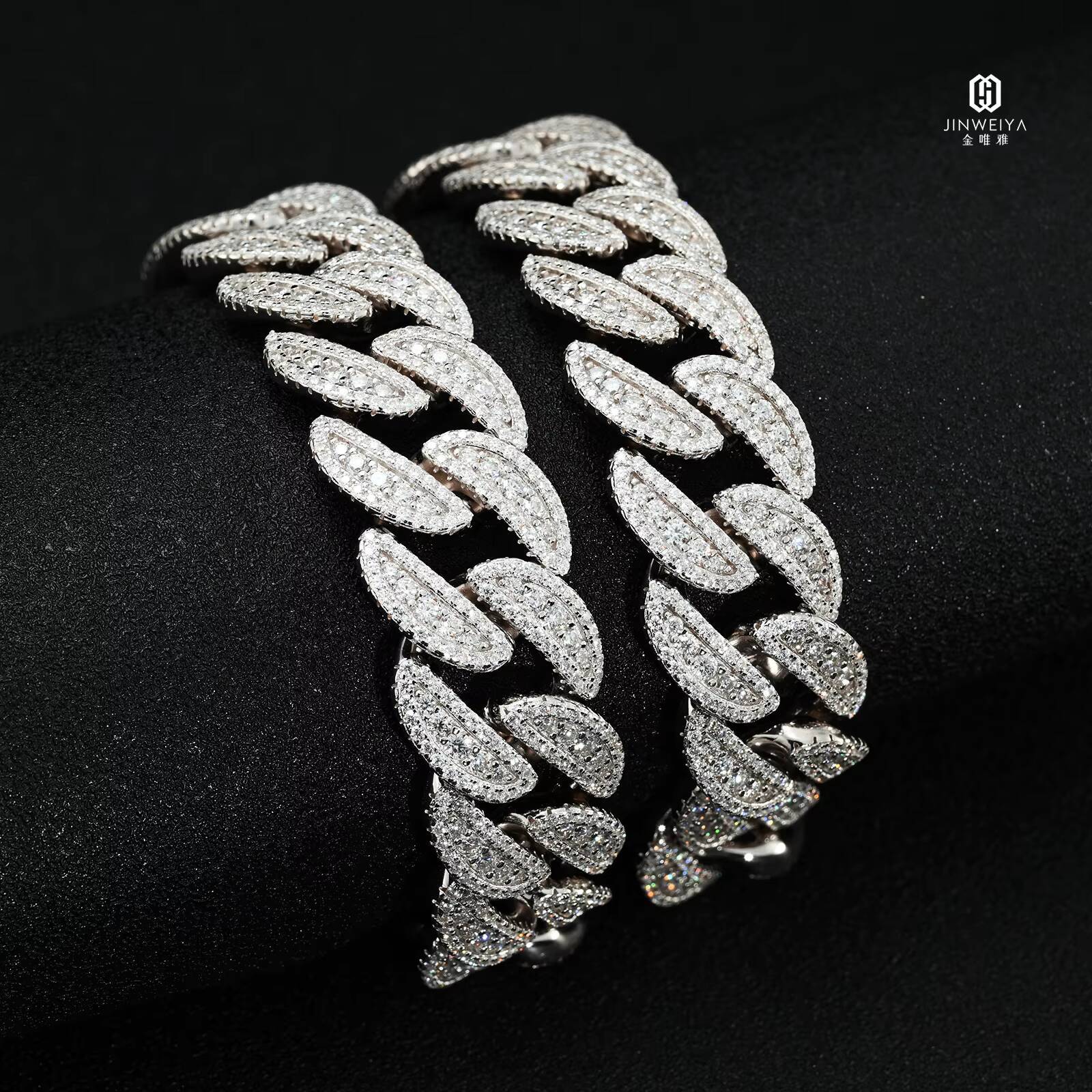 Custom 18mm Width 925 Silver Minimalistic Fashion Necklace with DVVS Moissanite Big Cuban Links for Fashionable Big Necks