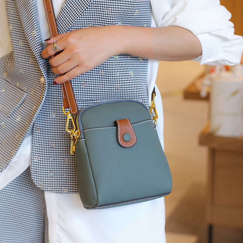 Fashion Versatile Small Women's Shoulder 2025 New Shell Niche Design Coin Purse Crossbody Bag