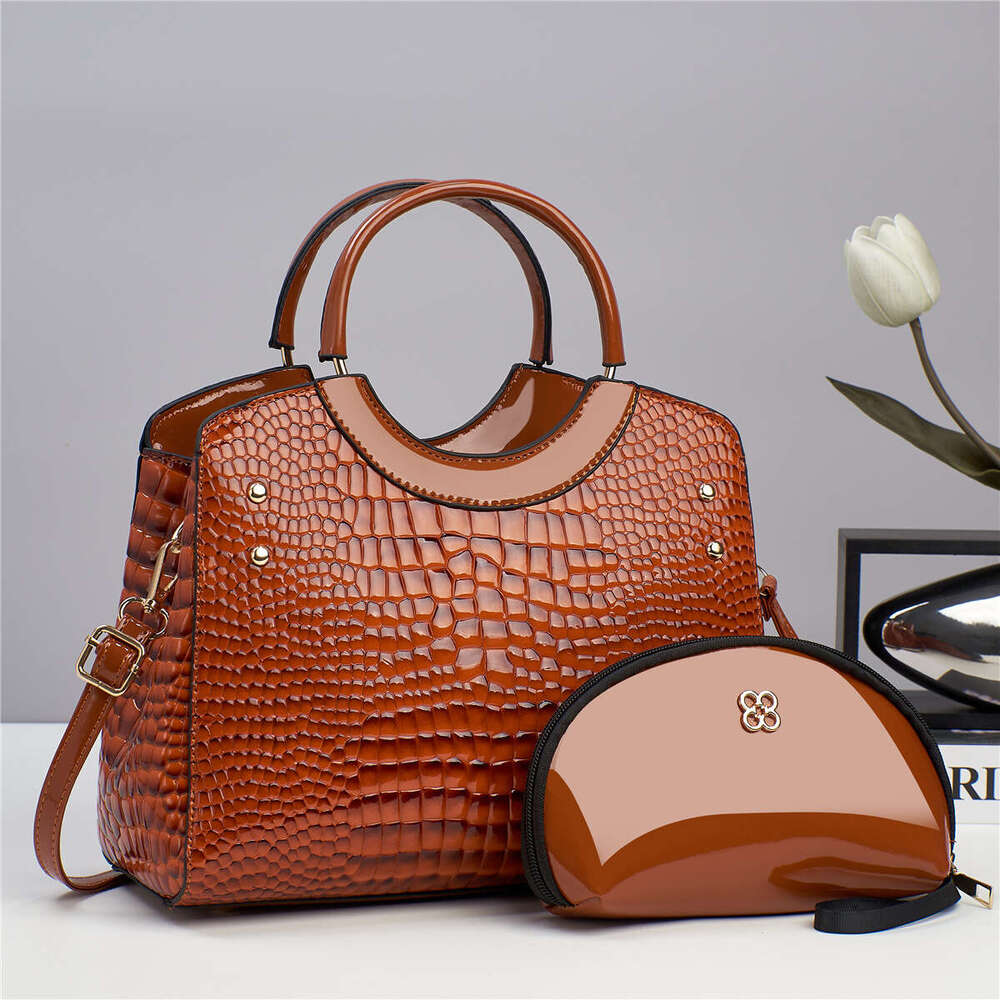 Fashion Crocodile Pattern Large Capacity Handbag 2023 New Trend Mother-Daughter Women's Crossbody Textured Middle-Aged Shoulder Bag