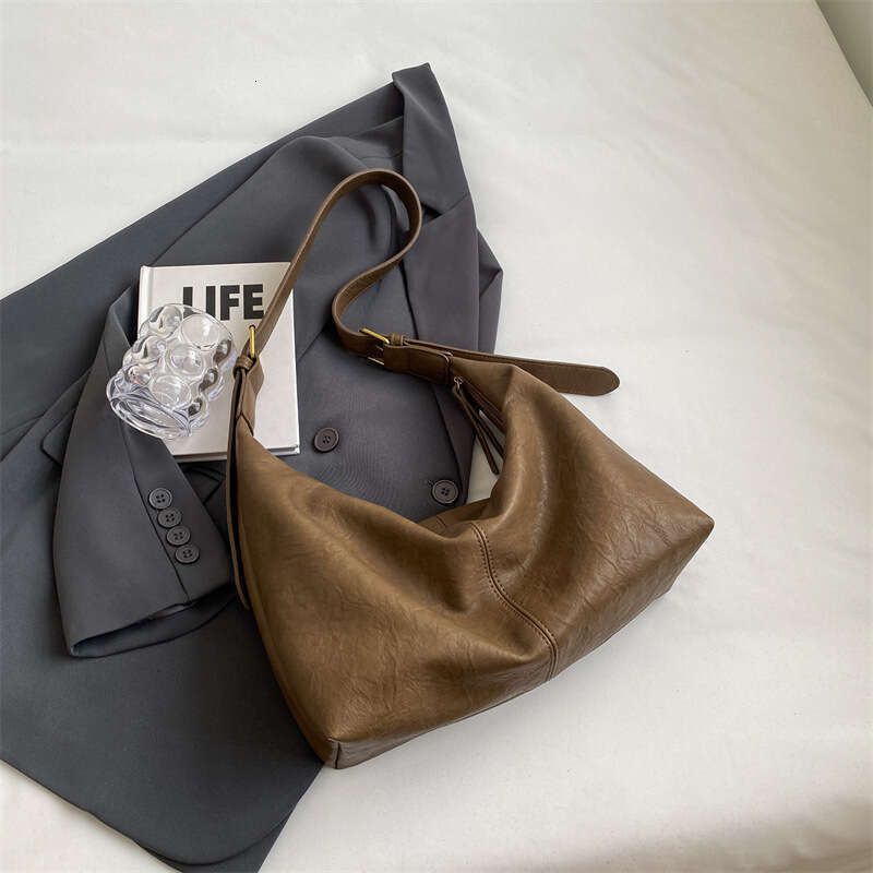 2023 New Commuter for Women, Trendy Fashion Korean Single Shoulder Tote Bag, Versatile Large Capacity Underarm Bag