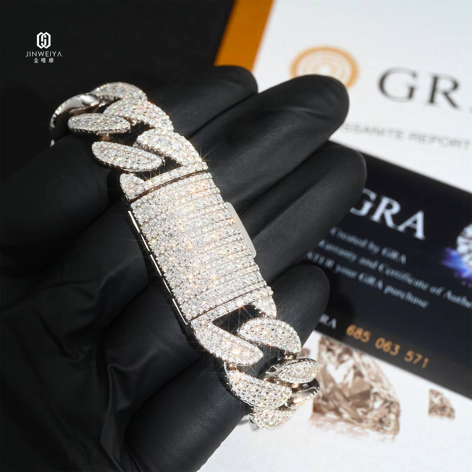 Custom 18mm Width 925 Silver Minimalistic Fashion Necklace with DVVS Moissanite Big Cuban Links for Fashionable Big Necks