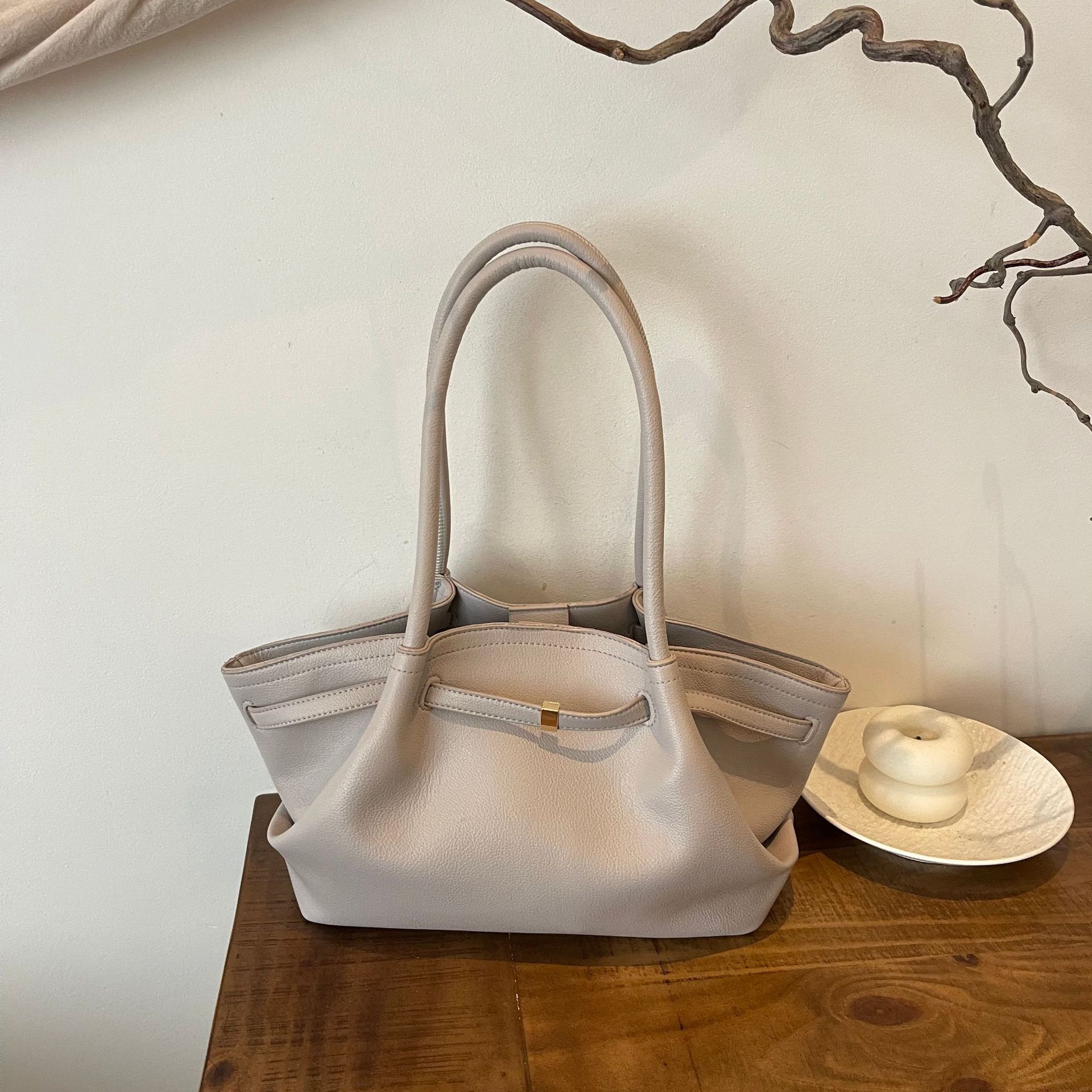 2025 New Fashion Tote Bag for Women Large Capacity Canvas Shoulder Bag Elegant Underarm Commuter Work Bag