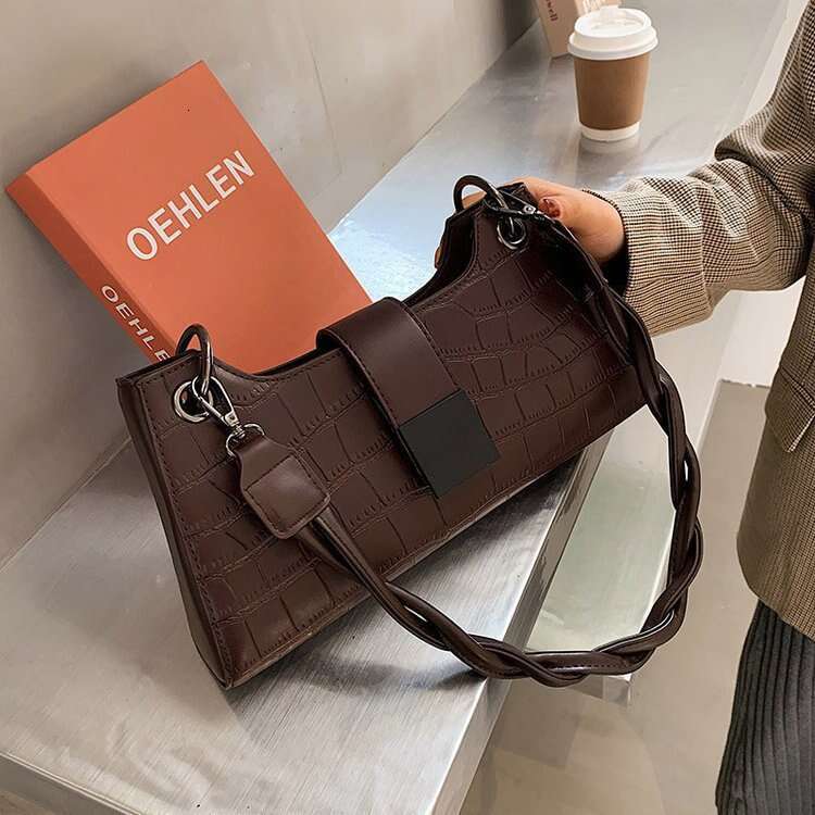 This Year's Trendy Bags for Women Summer 2022 New Crocodile Pattern Shoulder fashion Niche Design Crossbody Bag Commuting