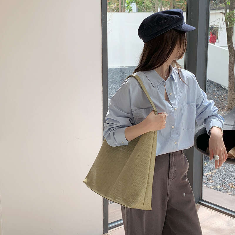 Fashionable Woven Pattern Tote for Women 2025 Spring Summer Large Capacity Casual Solid Color Versatile Shoulder Underarm Bag