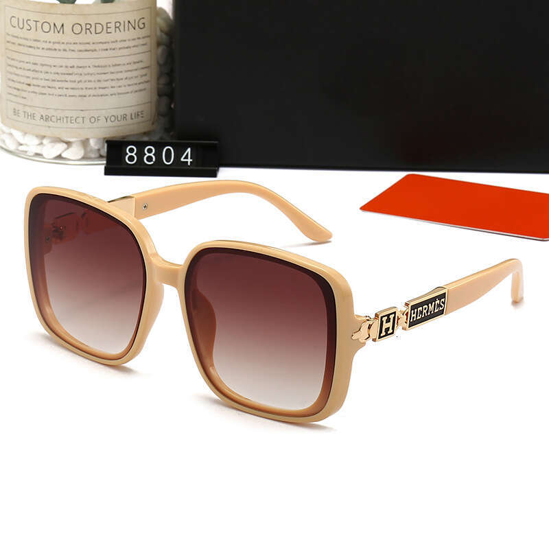 New Men's and Women's Fashion Trendy Casual Sunglasses Vacation Travel Shopping Glasses 8804 100