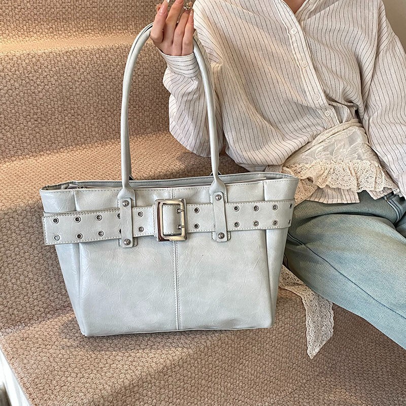 Hot Girl Women's Handbag Rivet Belt Fashionable Commuting Handbag Large Capacity Fashionable Women's Shoulder Bag Autumn New Designer Bag