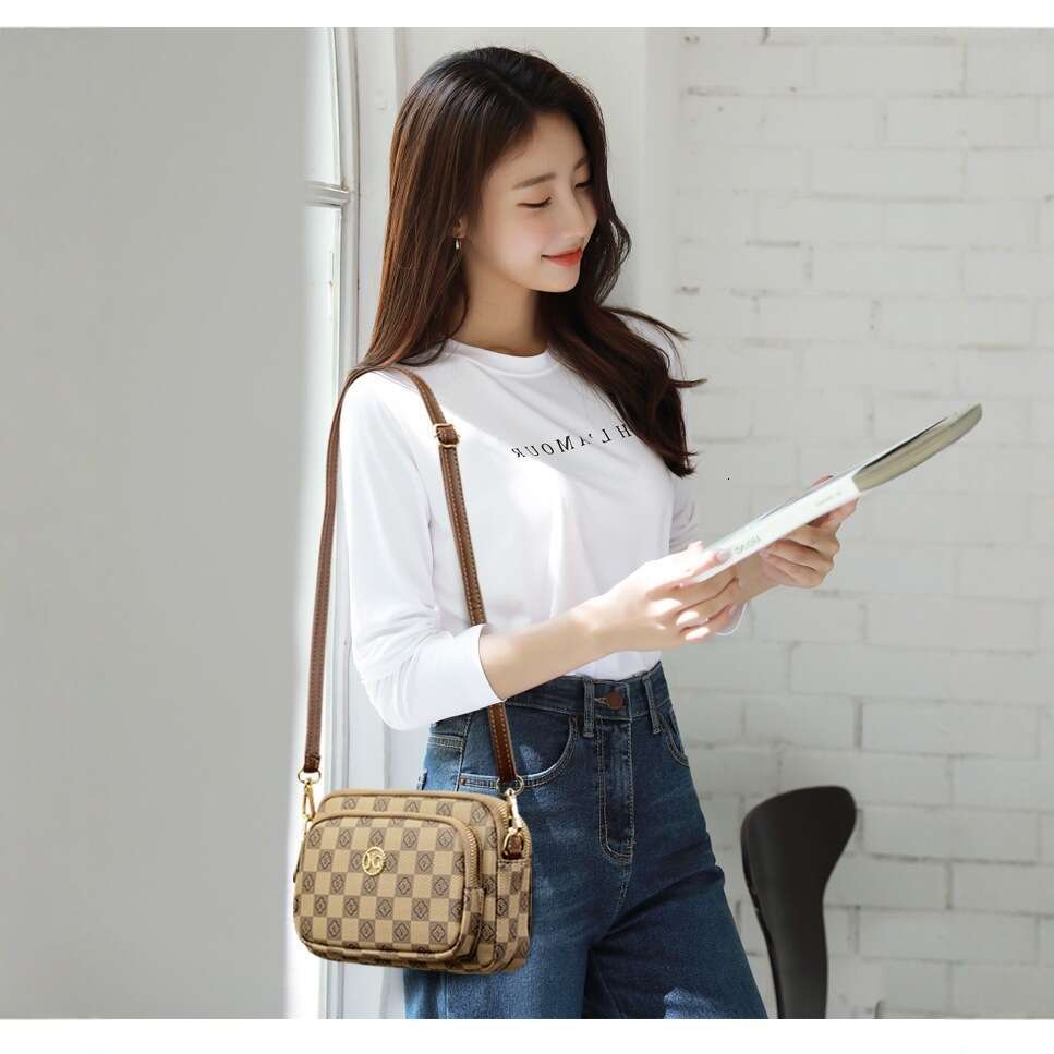 2025 New Women's High-End Fashion Monogram Shoulder Niche Design Crossbody Bag