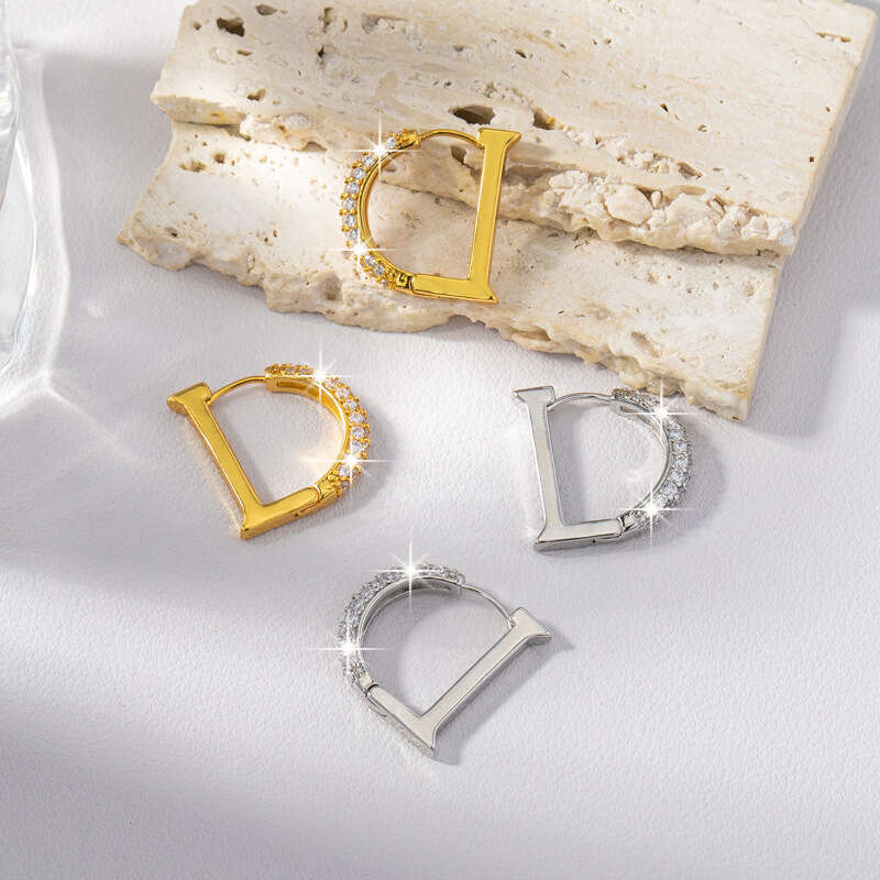 DHpet 2025 New Full Dia Letter D High-end Stud Earrings for Women Unique Design Trendy Sweet Cool H260202