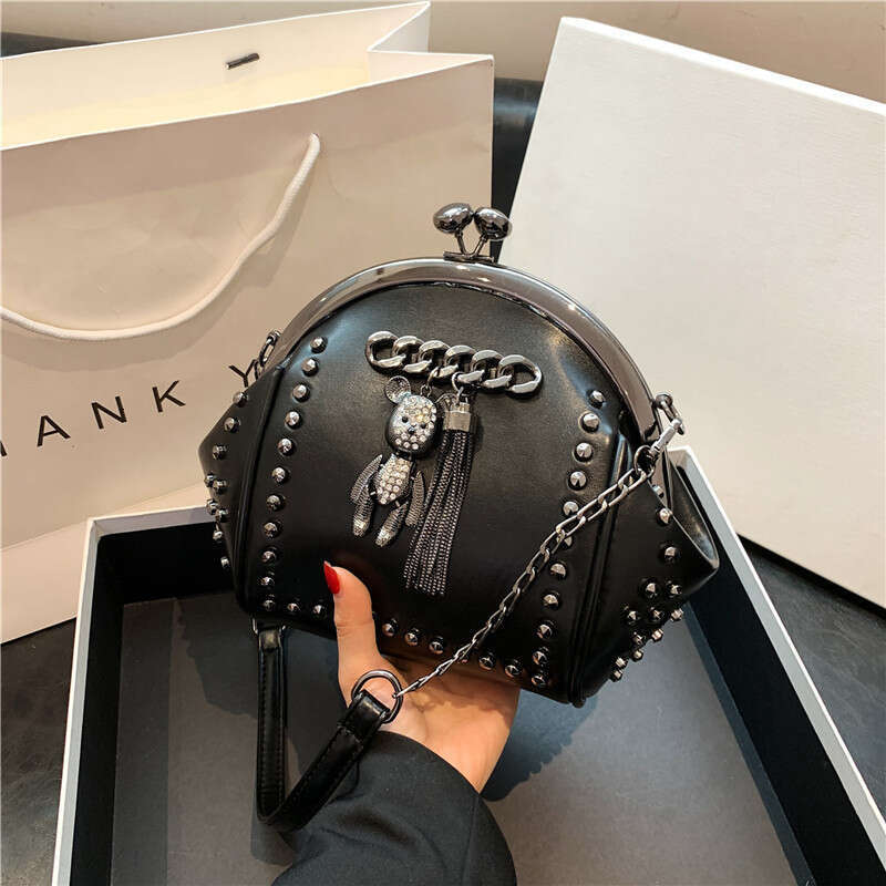 TEMU New Fashion Rivet 2025 Spring Summer Cartoon Clip Shell Chain Crossbody Women's Bag
