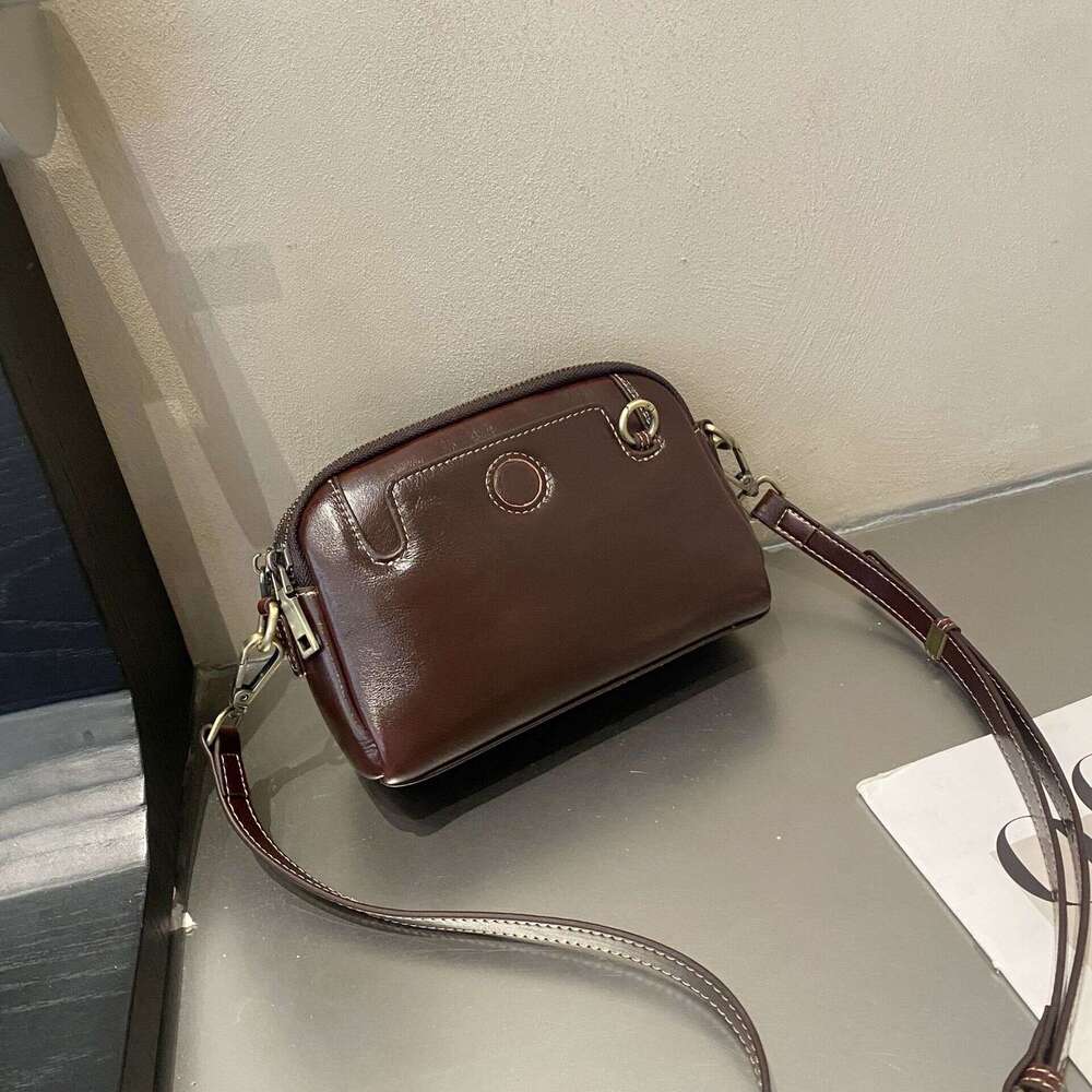 Top Layer Cowhide Women's Shoulder Student Crossbody Bag Fashion Commuting High-end Shell Stylish Unique Versatile Genuine Leather