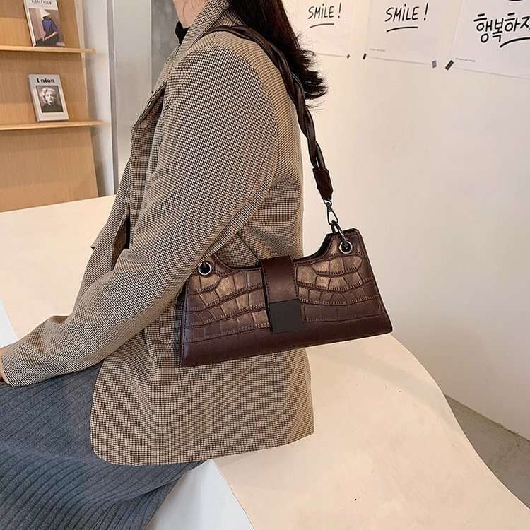 This Year's Trendy Bags for Women Summer 2022 New Crocodile Pattern Shoulder fashion Niche Design Crossbody Bag Commuting