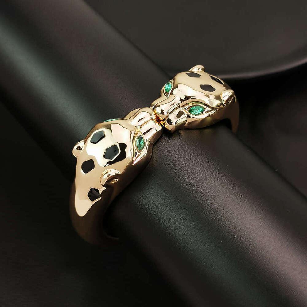 DHcollections Exaggerated Animal Element Design Cheetah Bracelet Personality Wild Dia-Encrusted Unisex