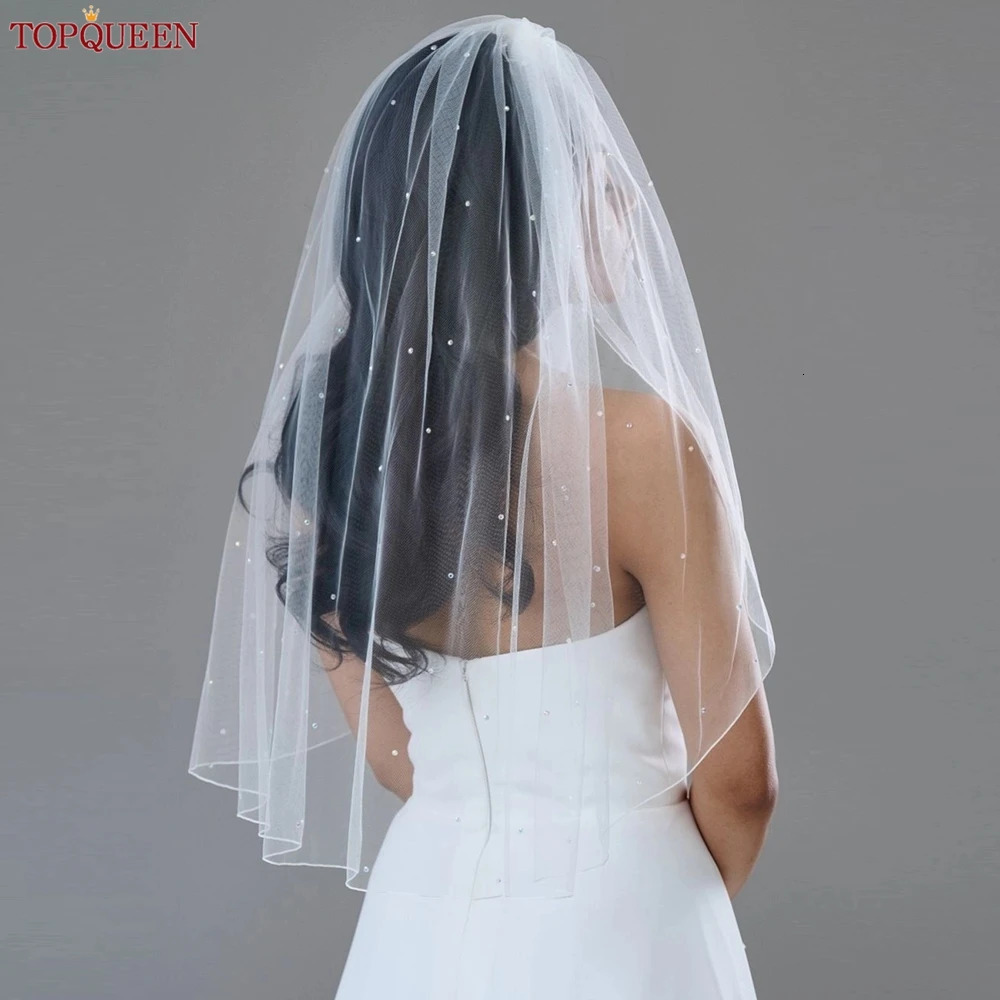 TOPQUEEN Short Bridal Veils Pearls Beaded Wedding Veil For Bachelorette Party Pencil Edge Elbow Length Veil 1 Tier Novio V06 250923