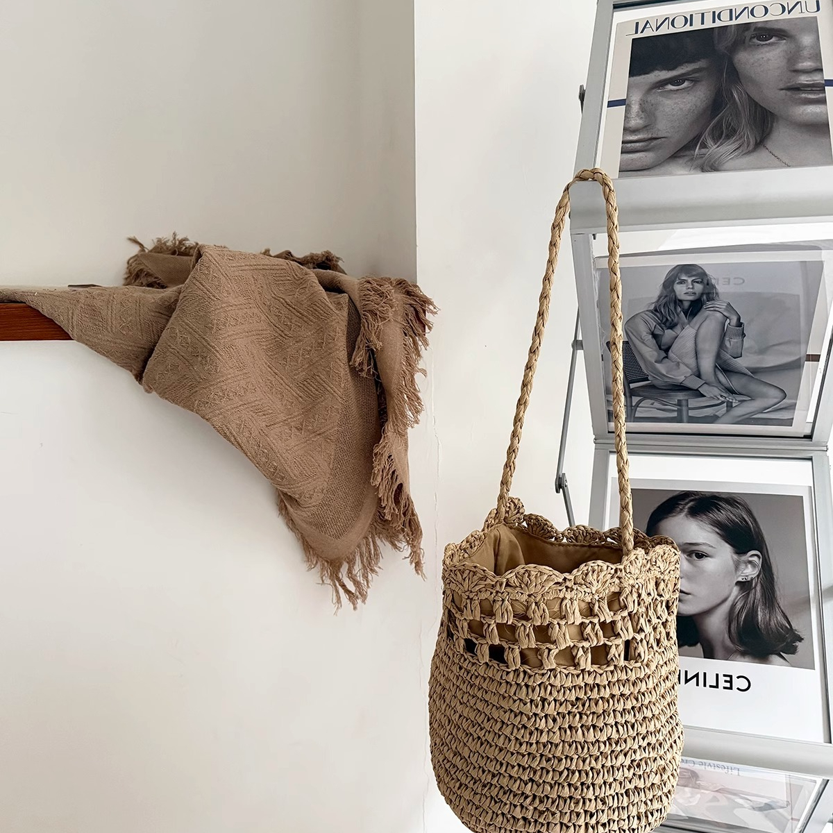 2025 new collection Artistic And Fresh Style Woven Bag Women's Shoulder Bag Handbag Niche And Simple Water Bucket Bag Straw Handbag Autumn New De