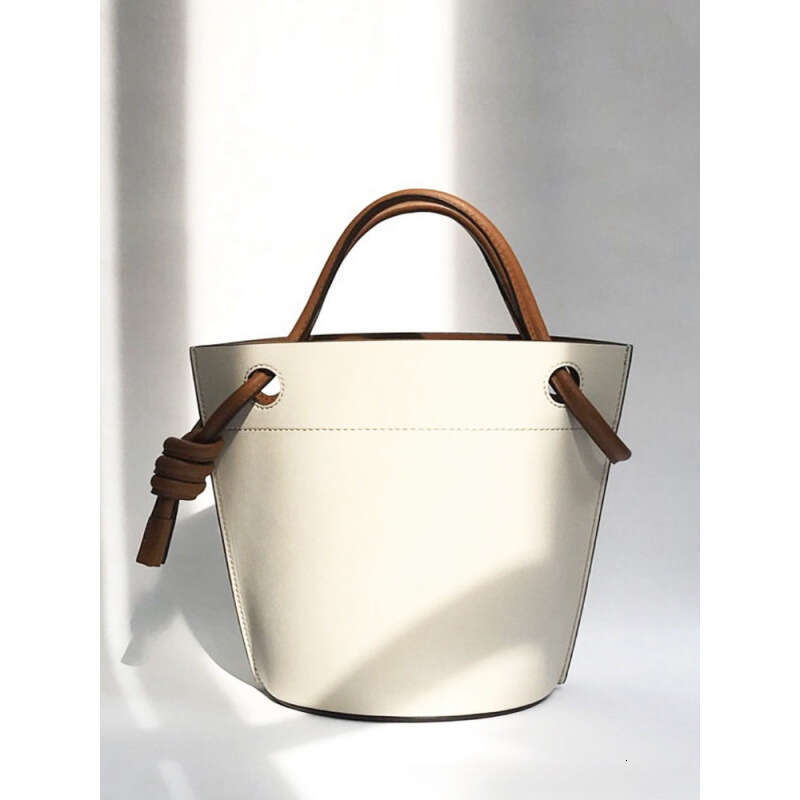 New Niche Design Knot Bucket Fashionable Exquisite Underarm Handbag High-end Single Shoulder Women's Bag