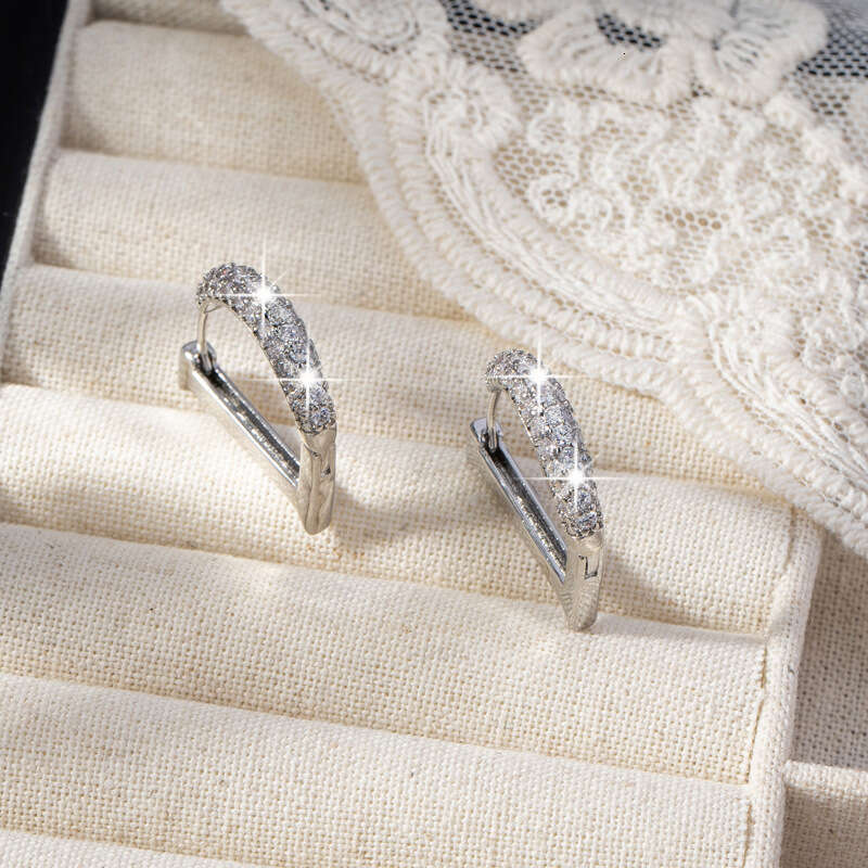 DHpet 2025 New Full Dia Letter D High-end Stud Earrings for Women Unique Design Trendy Sweet Cool H260202