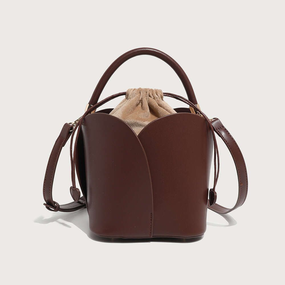 Fashion Niche Red Petal Shape Basket Small for Women Bride Wedding Cylinder Bucket Bag