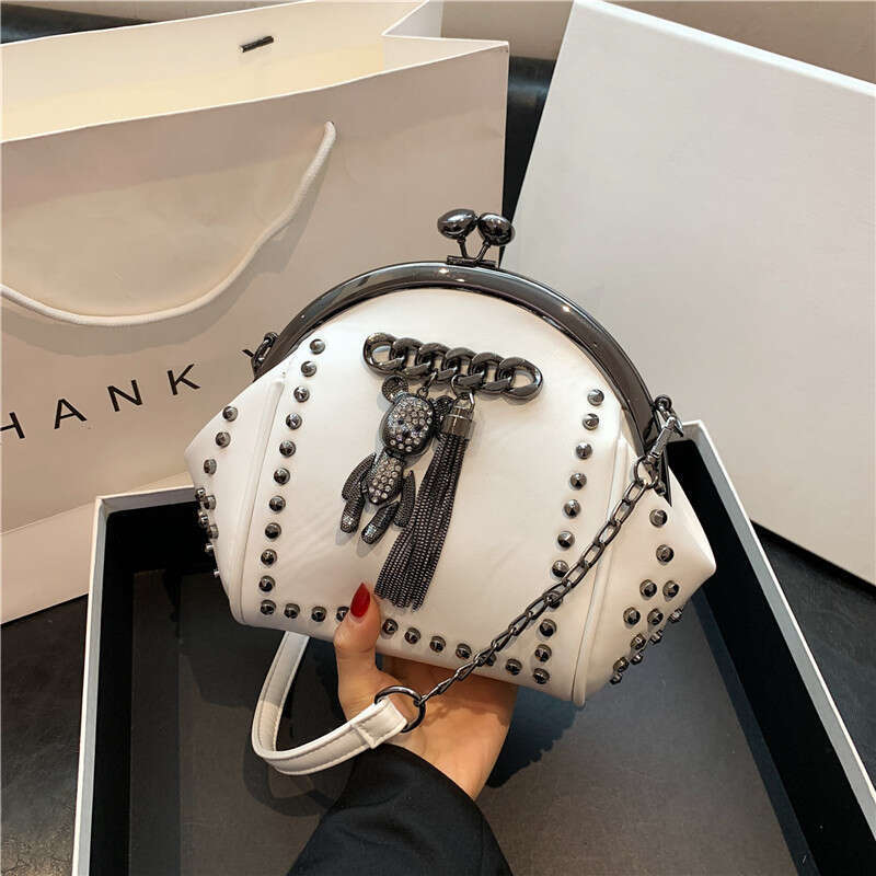 TEMU New Fashion Rivet 2025 Spring Summer Cartoon Clip Shell Chain Crossbody Women's Bag