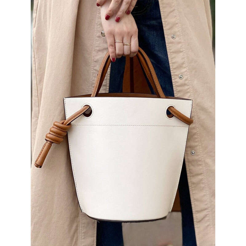 New Niche Design Knot Bucket Fashionable Exquisite Underarm Handbag High-end Single Shoulder Women's Bag