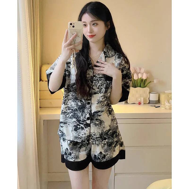 2025 Summer New Women's S Ice Silk Pajama Home Set, Girls' design Short Sleeves, Ink Painting, High End, Lace Edge Designer Home Set