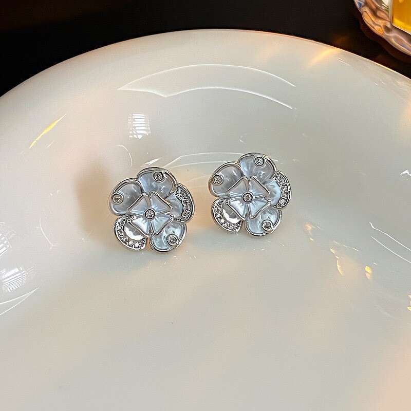 DH collections Exquisite Flower Shaped Ear Piercing - Friendly Stud Earrings for Women H260129