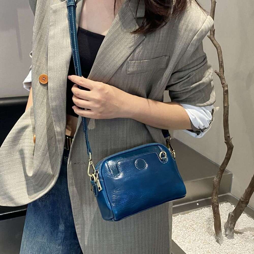 Top Layer Cowhide Women's Shoulder Student Crossbody Bag Fashion Commuting High-end Shell Stylish Unique Versatile Genuine Leather