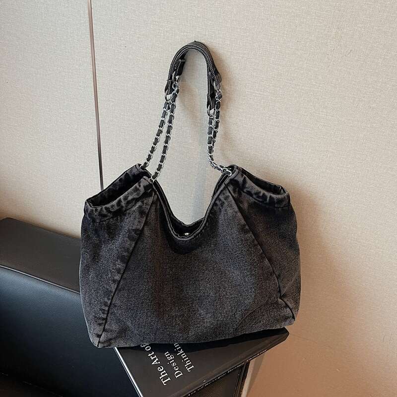2025 Autumn Winter New Trendy Fashion Commuting Large Capacity Chain Single Shoulder Tote Women's Bag