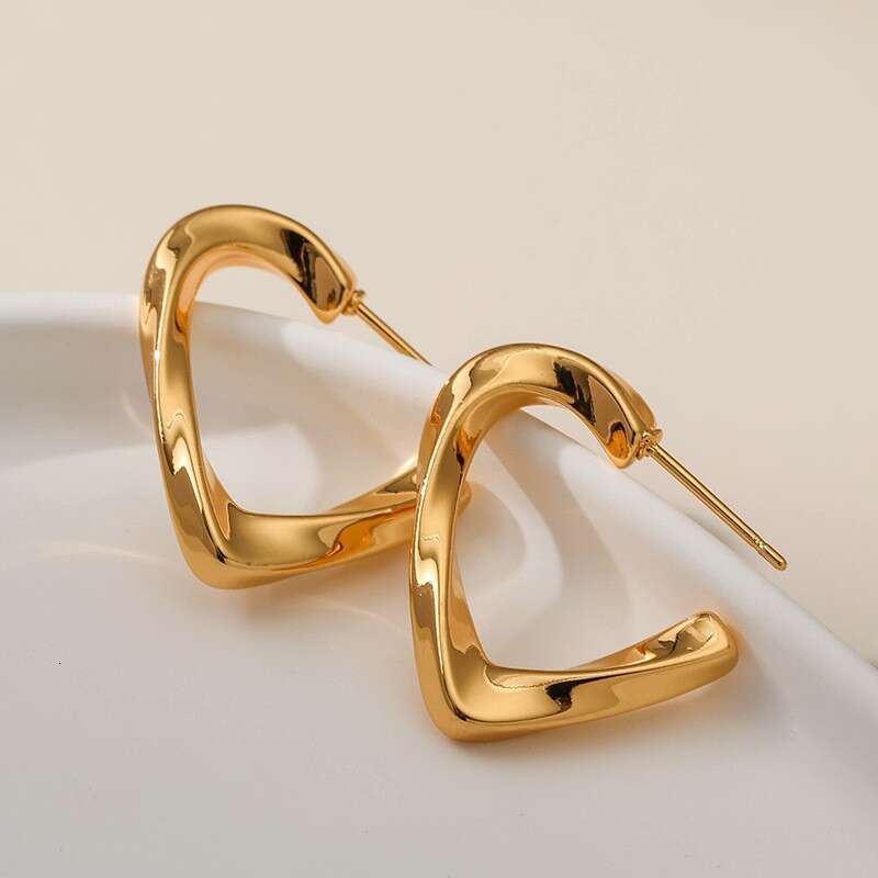 DHcollections New - style Eccentric Twisted Minimalist Earrings with Heart - shaped Design, 18K Real Gold - plated Copper