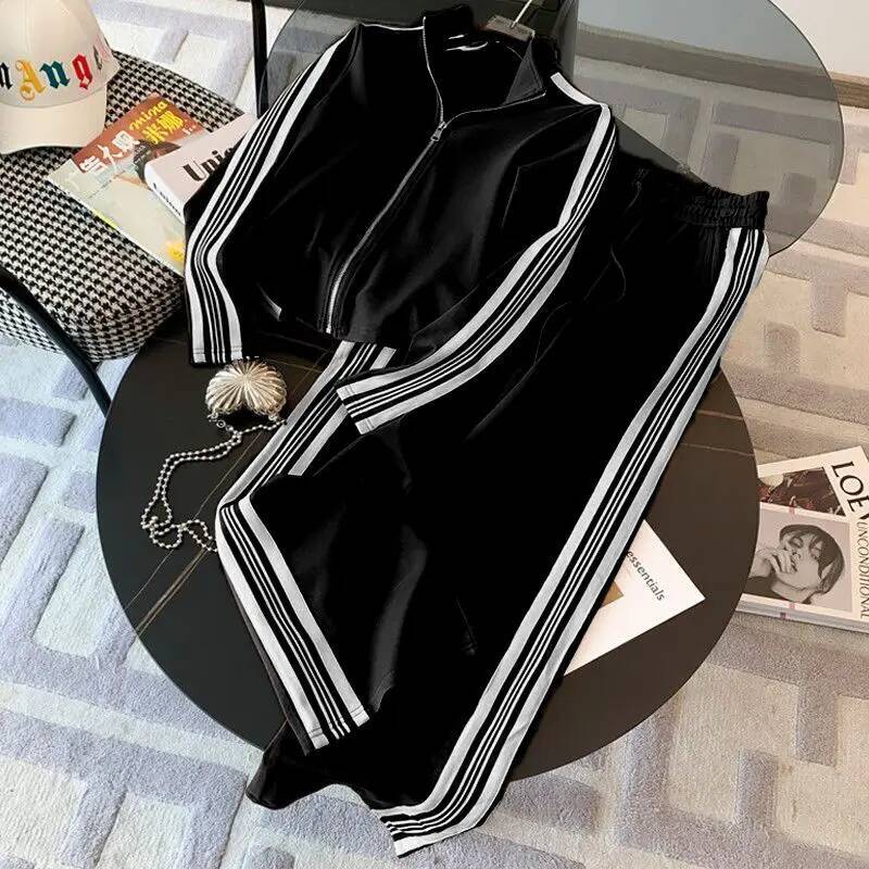 2025 New Casual Sports Set Women's Spring and Autumn Korean Edition Fashion Fashion Fashion White Top Wide Leg Pants Designer Two design Piece Se