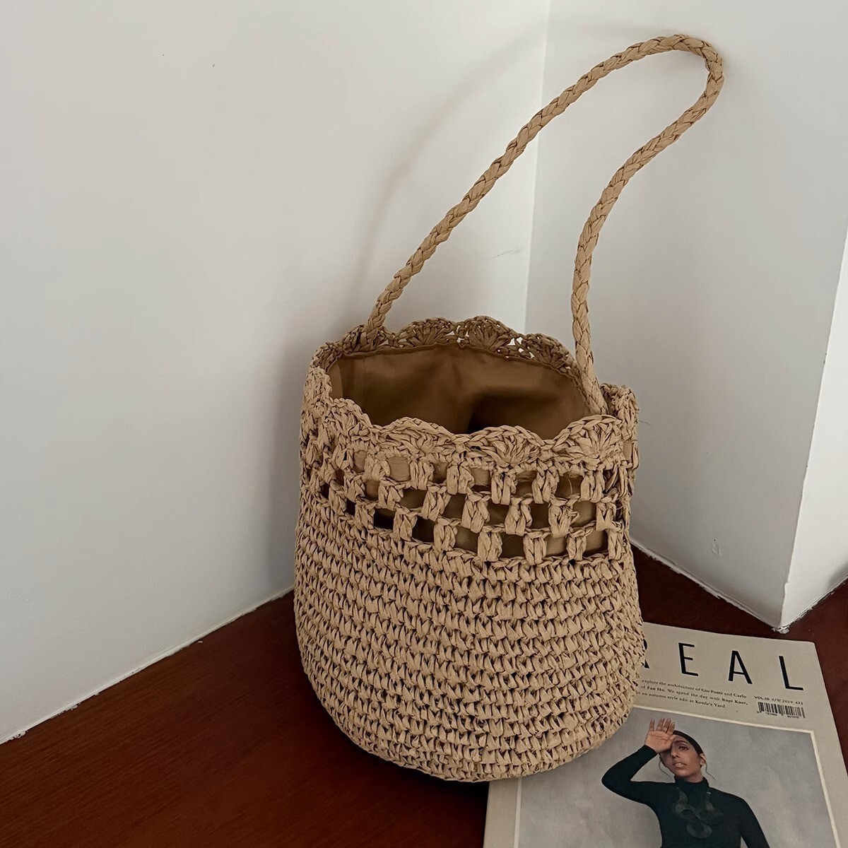 2025 new collection Artistic And Fresh Style Woven Bag Women's Shoulder Bag Handbag Niche And Simple Water Bucket Bag Straw Handbag Autumn New De