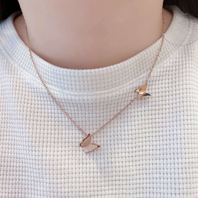 DHcollections Rose Gold Necklace for Women 2025 New High-End Niche Design Light Internet Celebrity Collarbone Chain